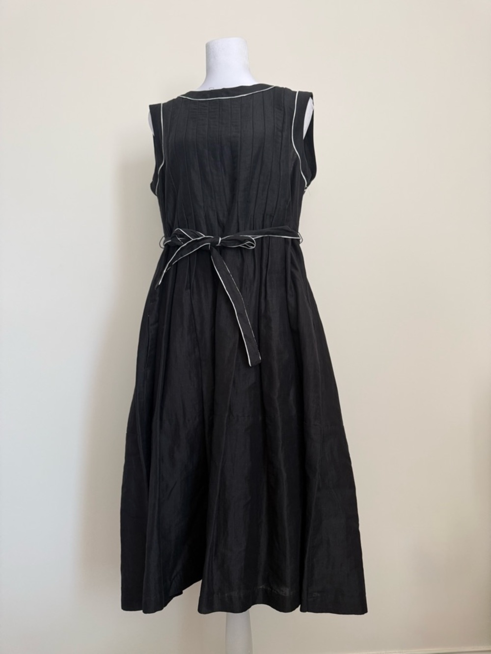 ‘S MaxMara Black Sleeveless Dress with White Trim size 14 EUC